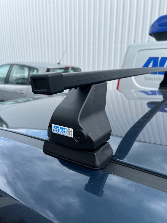 Dachbox Artplast 400 liter anthrazit/carbon + Dachtr&auml;ger Infiniti Q30 SUV 2015 - 2019
