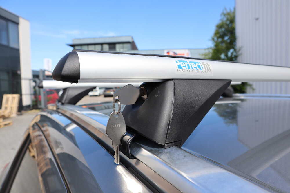 Dachtr&auml;ger Hyundai Santa Fe 2013 bis 2018 f&uuml;r Geschlossene aufliegende Dachreling