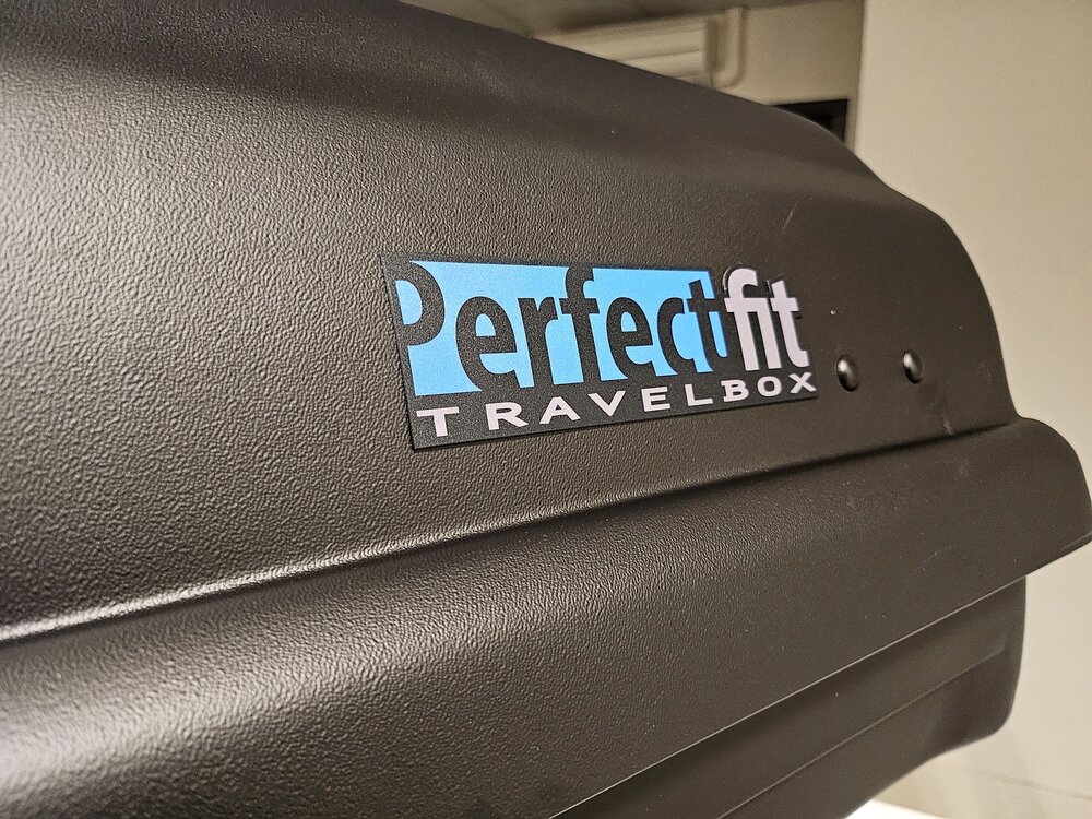PerfectFit Dachbox 400 liter + PerfectFit Dachtr&auml;ger Citroen C3 5-t&uuml;rig Flie&szlig;heck 2016 - 2023