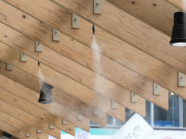 Terrassen-K&uuml;hlung programmierbare k&uuml;hle Wasser Vernebelung auf der eigenen Terrasse wei&szlig;