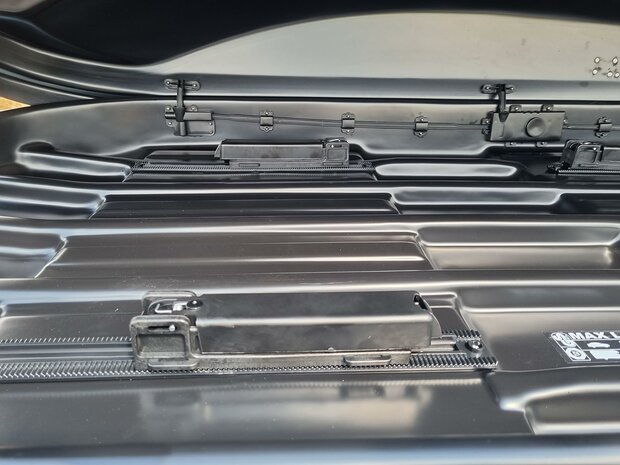 Farad Dachbox Marlin N7 680 Liter - Hochglanz Schwarz