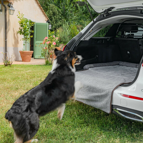 Hundematte f&uuml;r die Heckklappe &ndash; mit Sto&szlig;stangenschutz